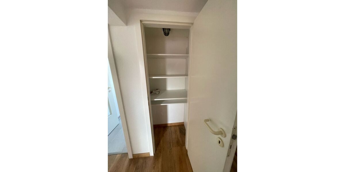 Provisionsfrei* SOFORT FREI! Rhein-nah - 2-Zm Penthouse Oberkassel - renoviert, Klimaanlage Einbauküche 55m² - Einfamilienhaus Düsseldorf Oberkassel | Angebot:27074522