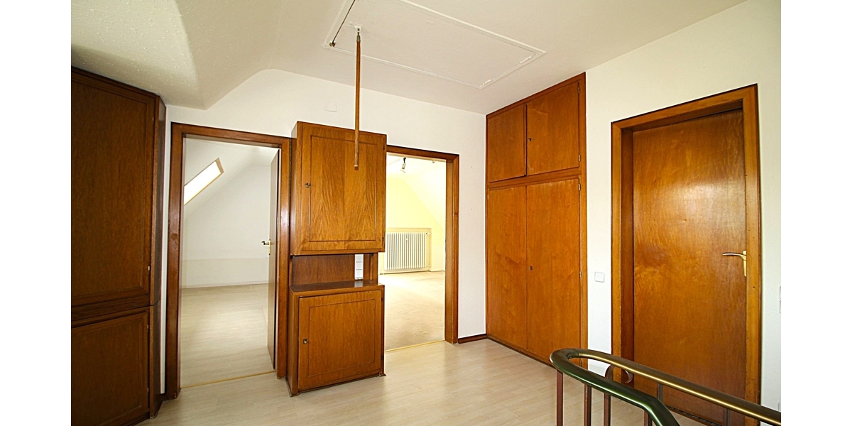 Raumwunder mit diversen Nutzungsmöglichleiten: Massives EFH mit Garten, Garage und viel Potenzial 7 zimmer