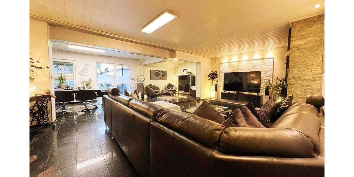 Freistehendes Zwei-Familienhaus mit großem Garten und Garage in DU-Bergheim 7 zimmer