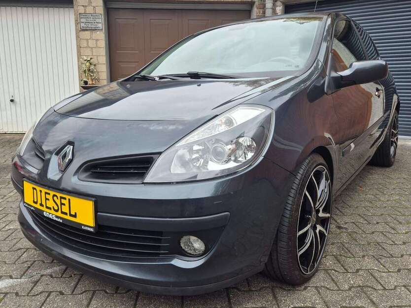 Renault Clio 167.000 km 2.990 € Moers 47443