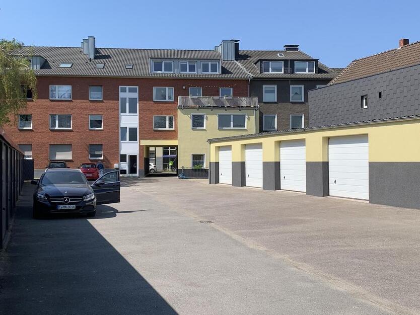 Hallen-Lagerflächen mit 5 elektrischen Rolltoren, bei Bedarf Heizung, mitten in Bottrop am Stadtpark