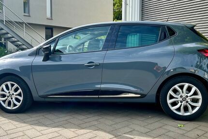 Renault Clio 69.200 km 8.350 &euro; Düsseldorf 40591