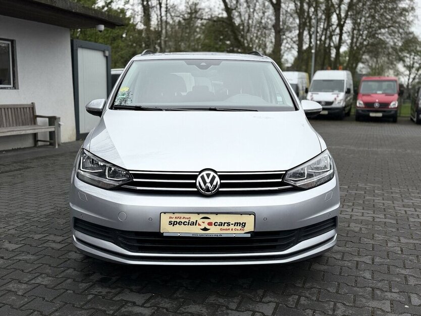 VW Touran 7-Sitze/Discover Pro/ACC/AHK/Automatik 110.000 km 24.490 € Mönchengladbach 41066