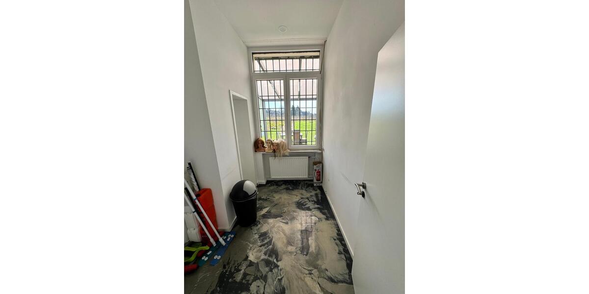 Flexible Gewerbefläche mit breiter Fensterfront zimmer