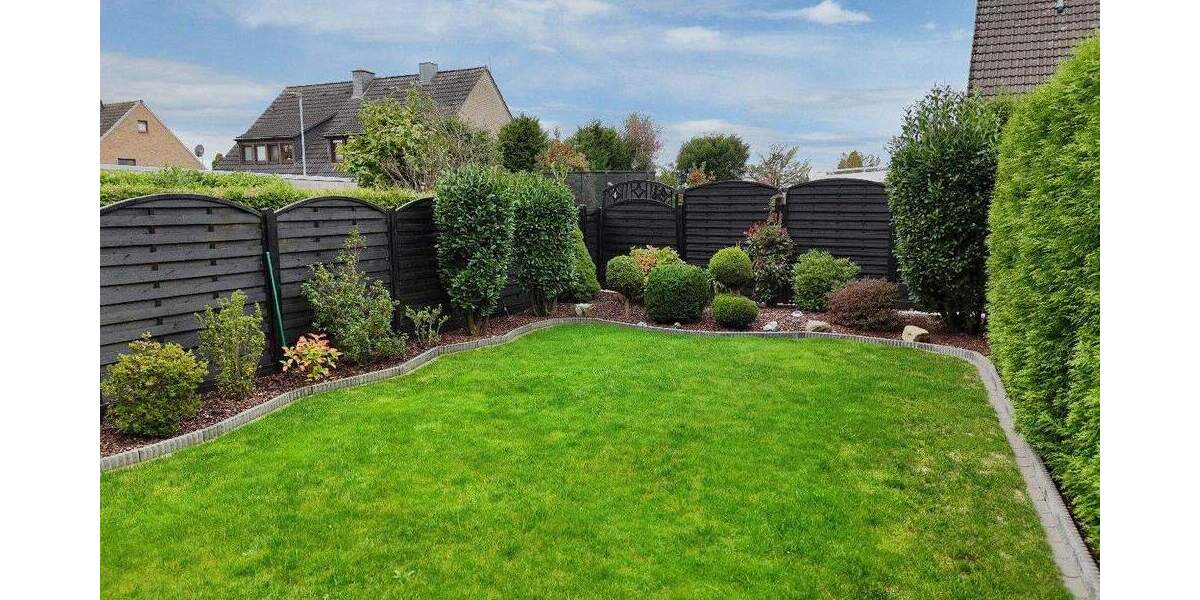 Gibt es ja doch ! Klassische kleine Doppelhaushälfte in schöner Lage von Kaarst - Vorst 4 zimmer