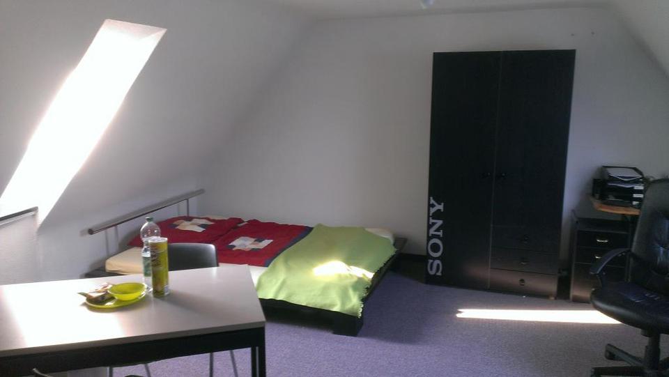 Dachgeschoßwohnung Ratingen Tiefenbroich - 1 Zimmer, 25 m&sup2;, 500&euro; | Angebot:25394269