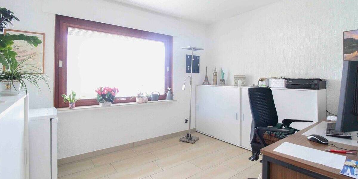 Top gepflegtes 2-Familienhaus in ruhiger Lage mit schönem Grundstück 8 zimmer