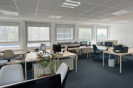 Helle Büroräume mit Teeküche, Gartenmitbenutzung und Parkplatz zimmer