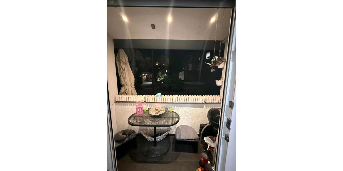 Ich biete eine wunderschöne 4 Zimmer whg.in lierenfeld an 4 zimmer