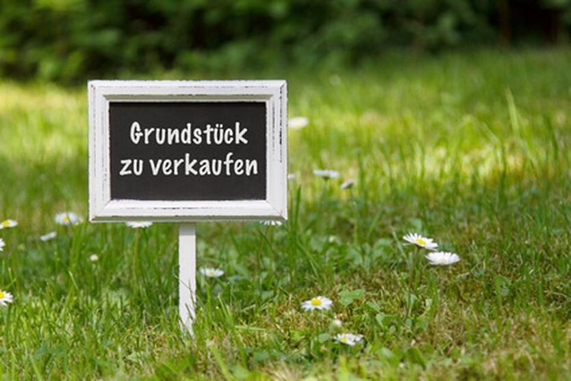 Verkaufen unsere Grundstück mit Gewerbehalle