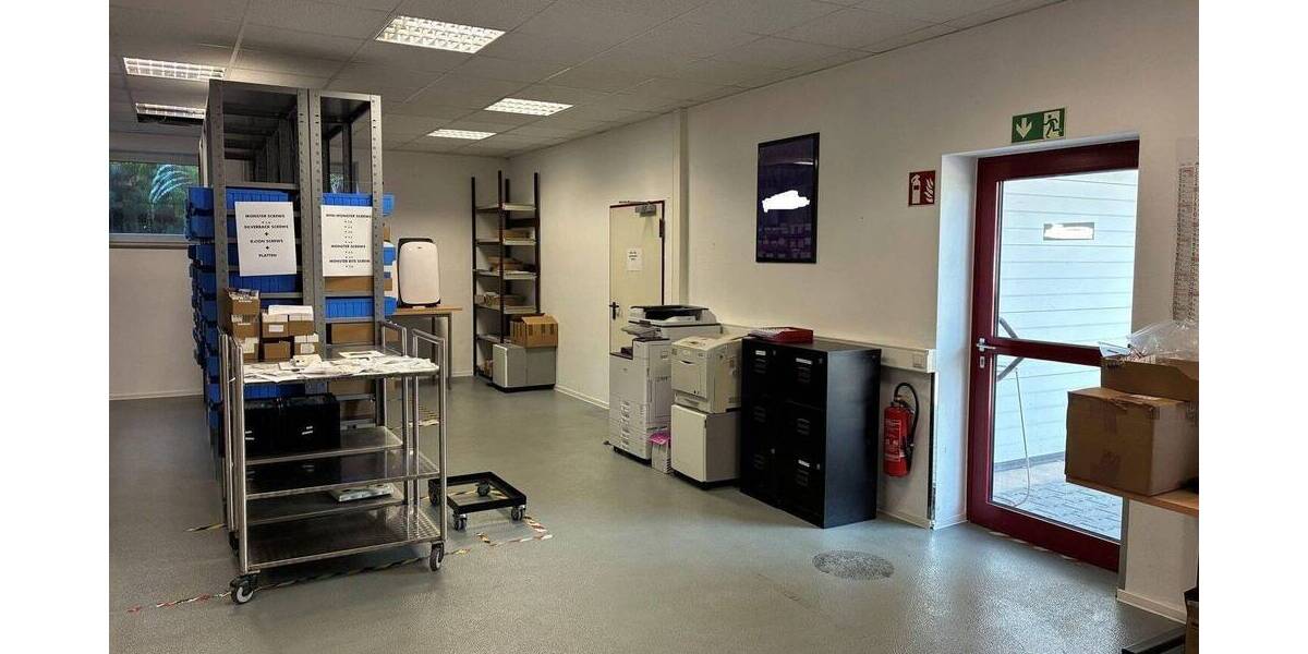 Gewerbeimmobilie Büros & ebenerdige Halle zimmer