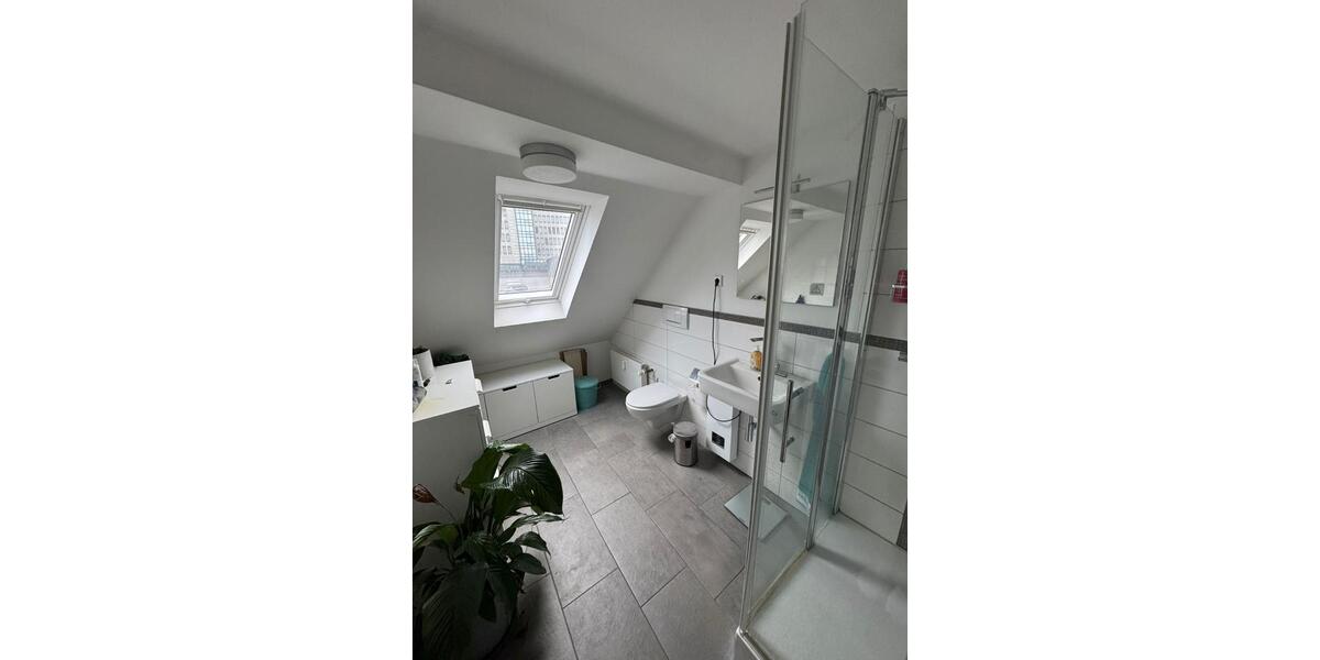 Außergewöhnliche DG-Wohnung mit Sichtbalken–Düsseldorf Pempelfort 1.5 zimmer