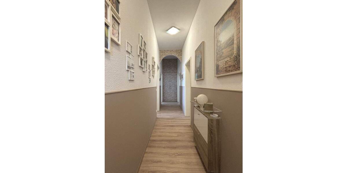 Helle Eigentumswohnung mit 5 Zimmern und Altbau-Charme 5 zimmer