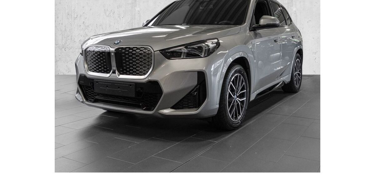 BMW iX1 5.900 km 52.440 &euro; Hilden 40721