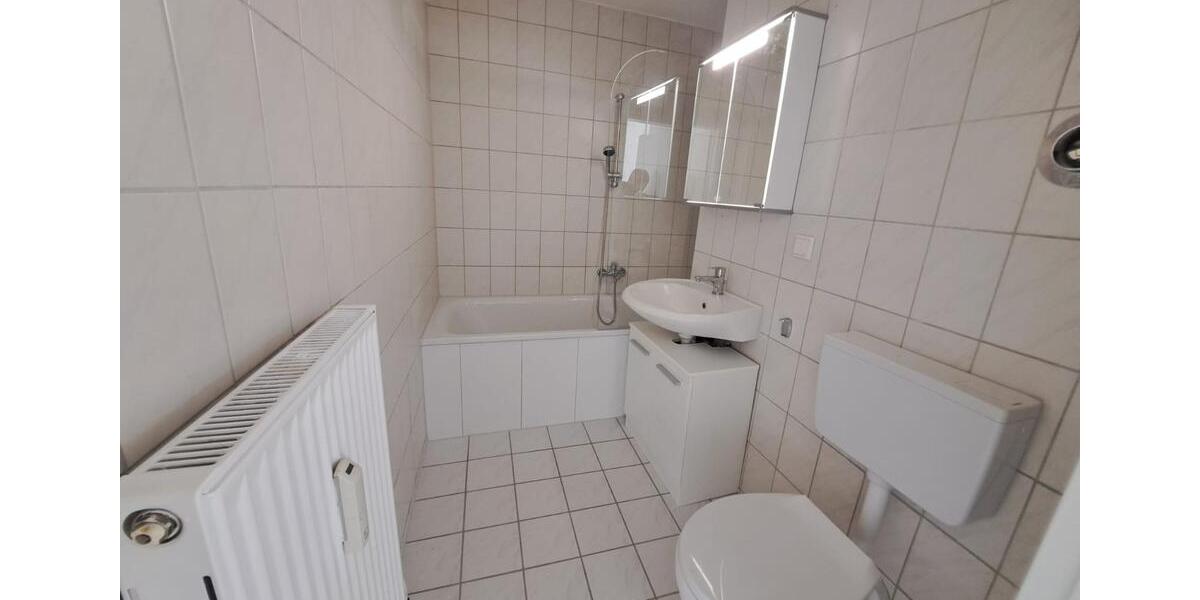 Dachgeschoßwohnung Oberhausen - 2.5 Zimmer, 54 m&sup2;, 400&euro; | Angebot:26424624