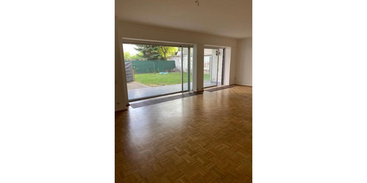 Erdgeschoßwohnung Krefeld - 3 Zimmer, 120 m&sup2;, 1.250&euro; | Angebot:25714479