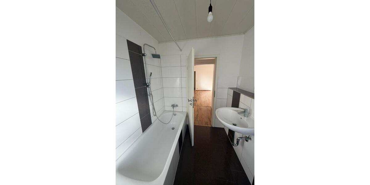 Erdgeschoßwohnung Duisburg Essenberg - 3 Zimmer, 88 m&sup2;, 540&euro; | Angebot:25646850