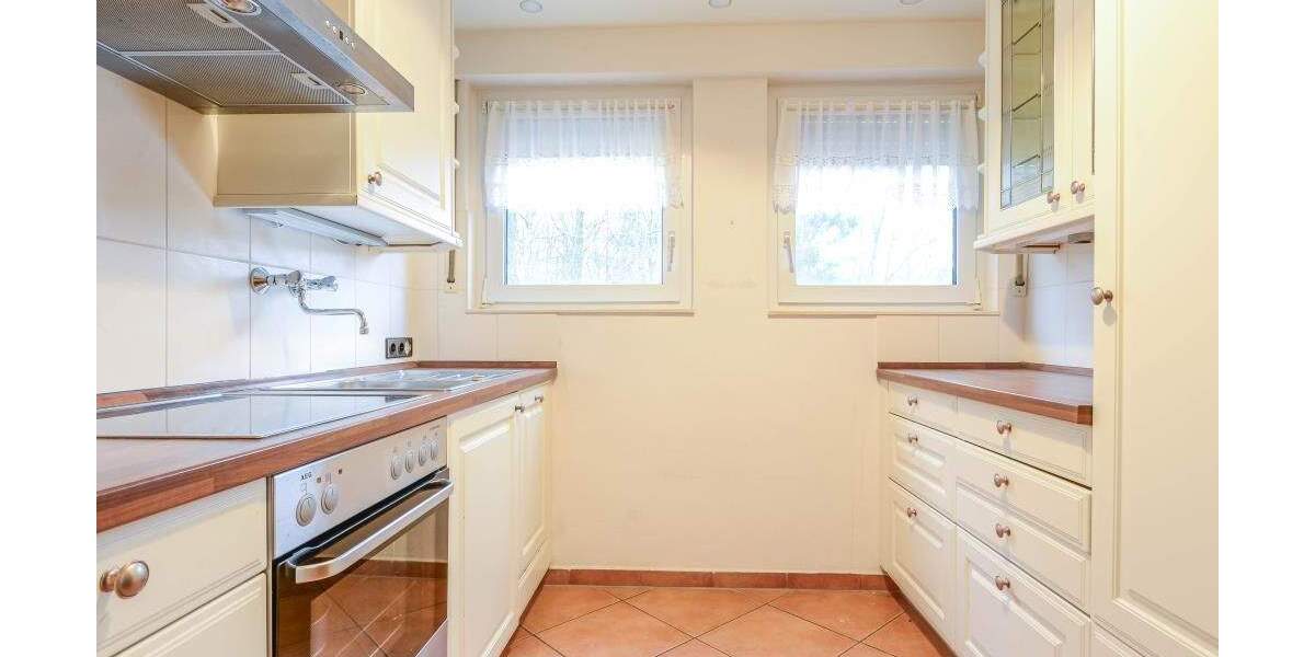 Großzügige 2 Familien-DHH mit Aufstockungs- und Anbaumöglichkeiten * ca. 1.848 m² parkähnlicher Grund mit Direktangre... 6 zimmer