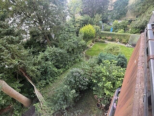 Große leerstehende 3,5 Zi.- Wohnung in ruhiger Top-Lage mit großem Balkon und Garage