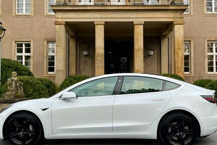 Tesla Model 3 59.500 km 24.500 &euro; Düsseldorf 40597