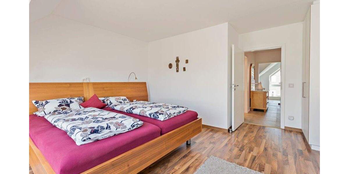 Reihenmittelhaus Düsseldorf Wittlaer - 4 Zimmer, 125 m&sup2;, 2.500&euro; | Angebot:25360670