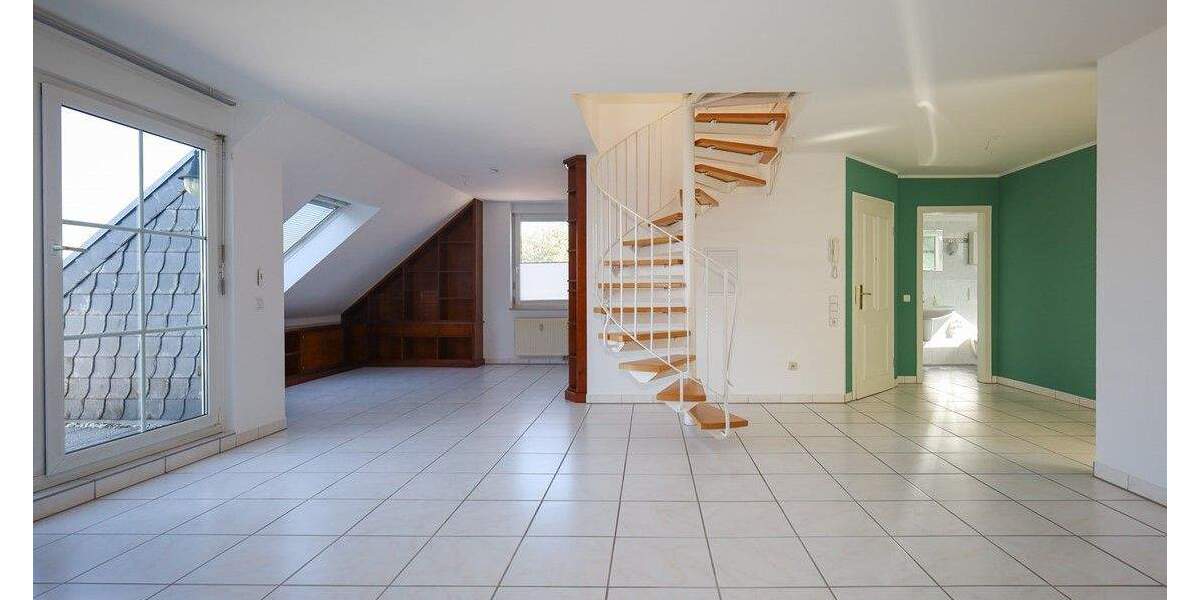 Helle Maisonettewohnung mit Dachterrasse und ca. 17m² Bonusfläche 3 zimmer