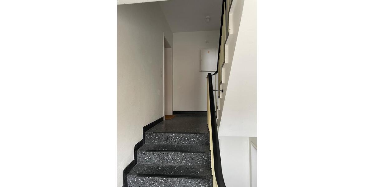 Moderne, frisch sanierte, möblierte, 78 qm Wohnung in guter Lage 3 zimmer