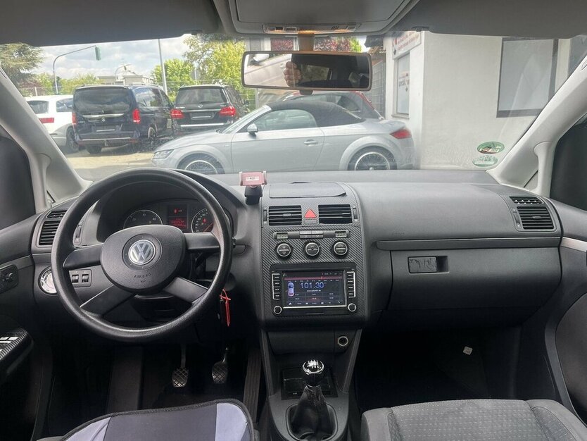 VW Touran Trendline / 7 Sitze / Kamera / Tempomat 249.000 km 3.900 € Mönchengladbach 41066