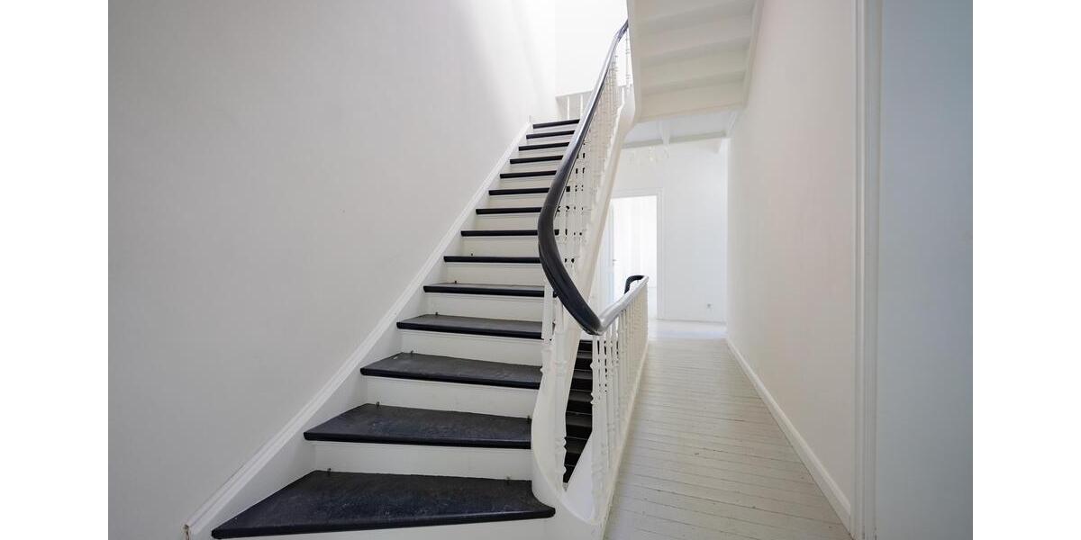 Villa Krefeld Bockum - 5 Zimmer, 180 m&sup2;, 2.040&euro; | Angebot:24987604