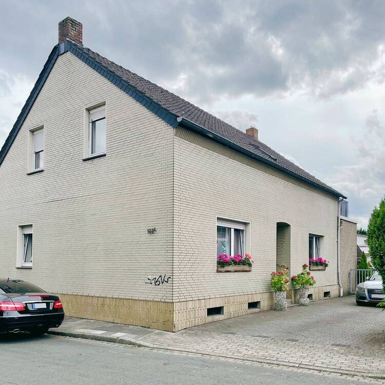 Ein Objekt für viele Möglichkeiten - Mehrgenerationenhaus mit Garten und Garage in Moers-Hochstraß