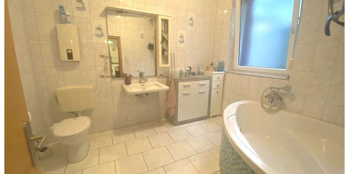 *Krefeld: Charmantes und gepflegtes Stadthaus für die große Familie inkl. kleinem Lagerraum Top* 5 zimmer