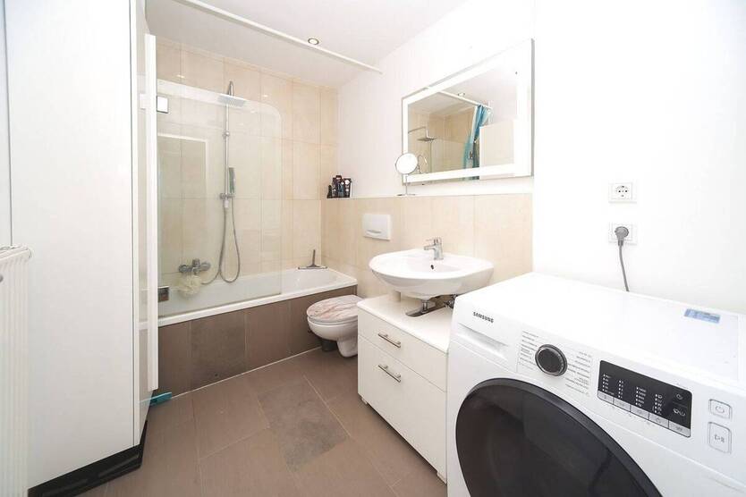 Wohnen oder Investieren: Stilvolle 2,5-Zimmer-Wohnung mit Terrasse & Top-Ausstattung in Rheinnähe !!!