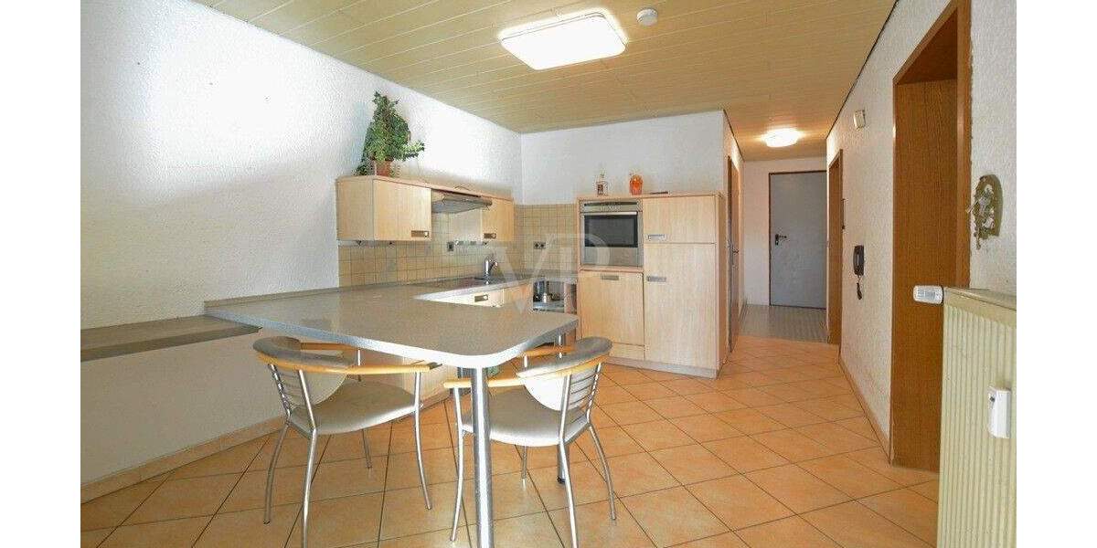 Zweifamilienhaus mit Einliegerwohnung - großer Garten und 3 Garagen 8 zimmer