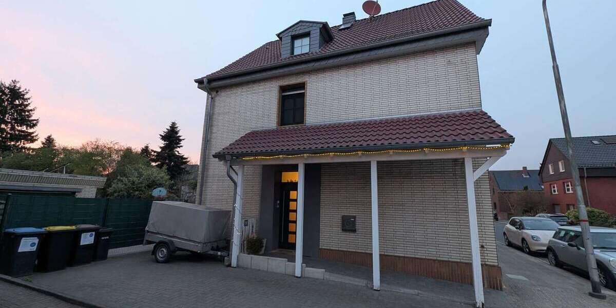 Einfamilienhaus Moers Hochstraß - 8 Zimmer, 150 m&sup2;, 429.000&euro; | Angebot:27328831