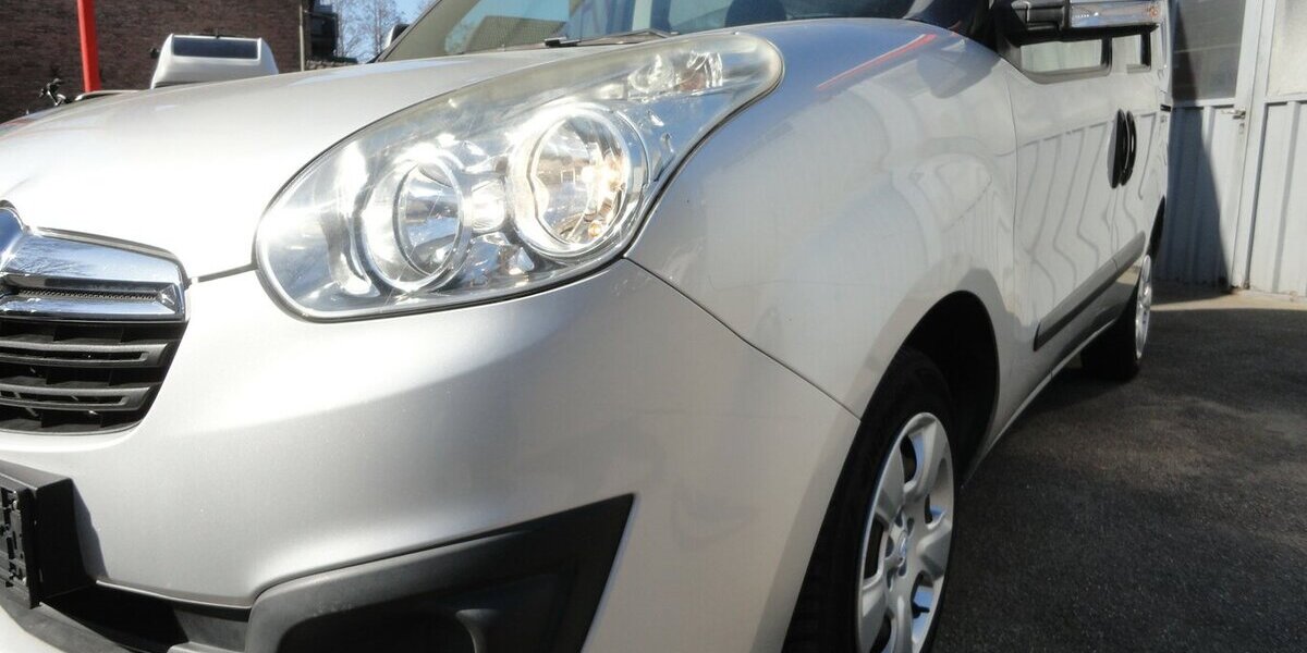 Opel Combo Edition 1,6 d Klima PDC SHZ AHK 5Sitzer 124.000 km 5.999 &euro; Neuss 41462