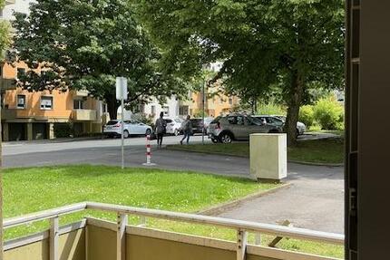 Erdgeschoßwohnung mit 2 Zimmern und Balkon in ruhiger, grüner Lage