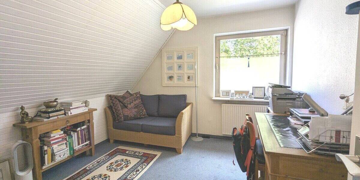 Perfekt für Ihre Familie: Freistehendes EFH mit Keller, Garage und Garten in ruhiger Waldrand-Lage 6 zimmer