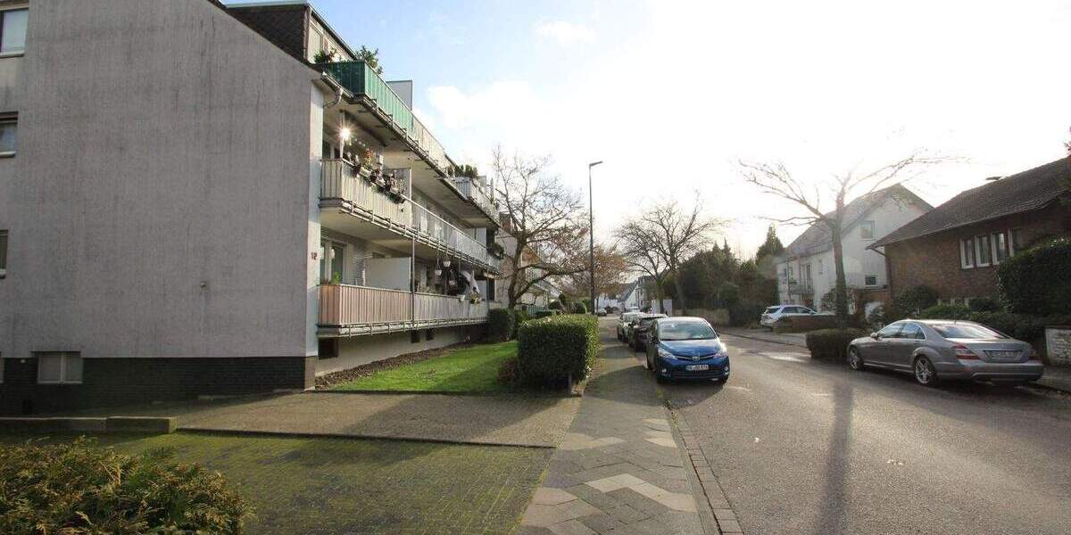 Zentral gelegene 4-Zimmer- Wohnung mit Balkon in Hochparterre 4 zimmer