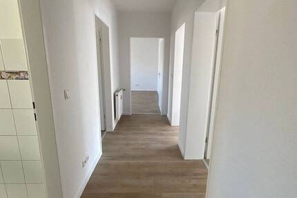 Wohnung Grevenbroich Stadtmitte - 3 Zimmer, 71 m&sup2;, 599&euro; | Angebot:26912859