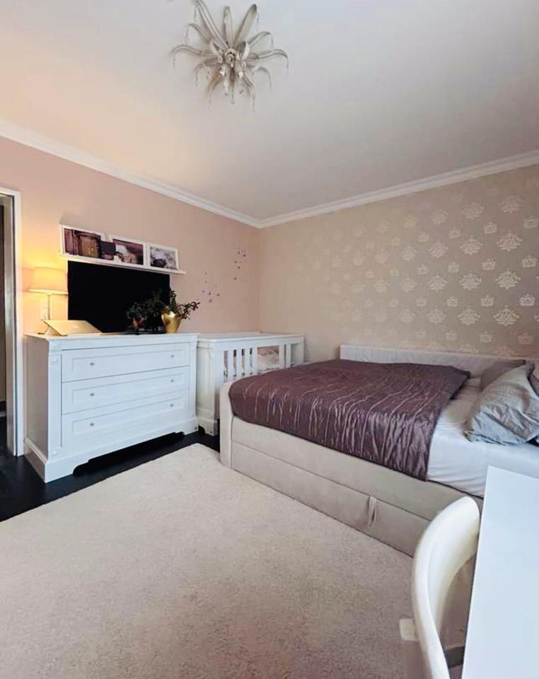 Von Privat! Ruhige und stilvolle Wohnung mit Balkon nahe Rhein.