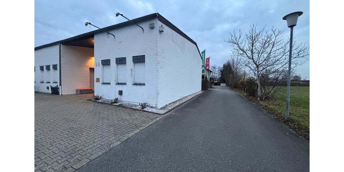 Gewerbehalle in Korschenbroich mit Aussenbereich und Büro zimmer