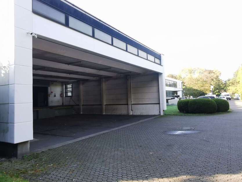 Halle in Köln 990 € 100 m²