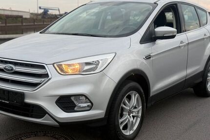 Ford Kuga 93.650 km 10.750 &euro; Duisburg 47138