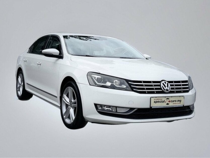 VW Passat 2,0 TDI Highline / Leder / SHD / Keyless 228.000 km 12.890 € Mönchengladbach 41066