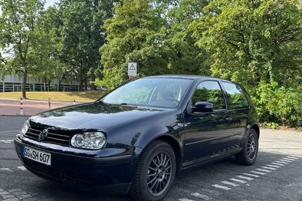 VW Golf 110.000 km 2.800 &euro; Solingen 42653