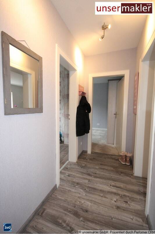 Gepflegtes Dreifamilienhaus zzgl. App. 2x Garagen und Traumgarten