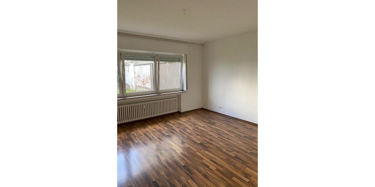 Erdgeschoßwohnung Krefeld - 3 Zimmer, 120 m&sup2;, 1.250&euro; | Angebot:25714479
