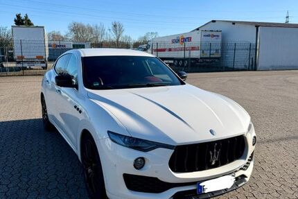Maserati Levante 198.000 km 22.300 &euro; Mönchengladbach 41065