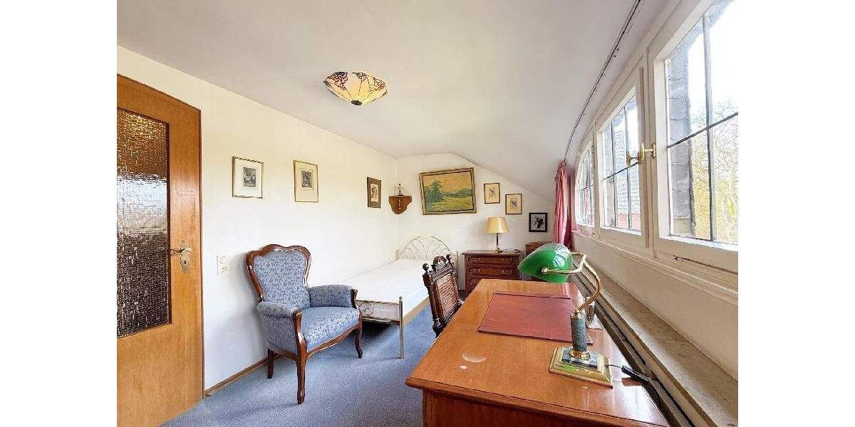 TOLLES ANWESEN MIT SCHWIMMBAD IN KREFELD-KLIEDBRUCH! 9 zimmer