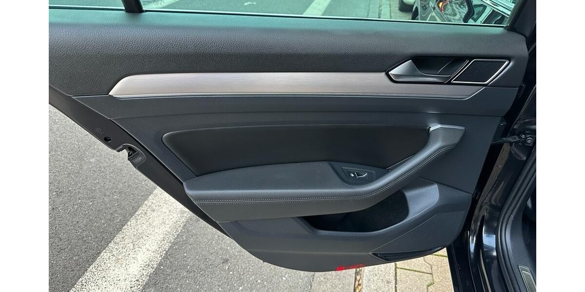 VW Passat 272.749 km 11.800 &euro; Düsseldorf 40213